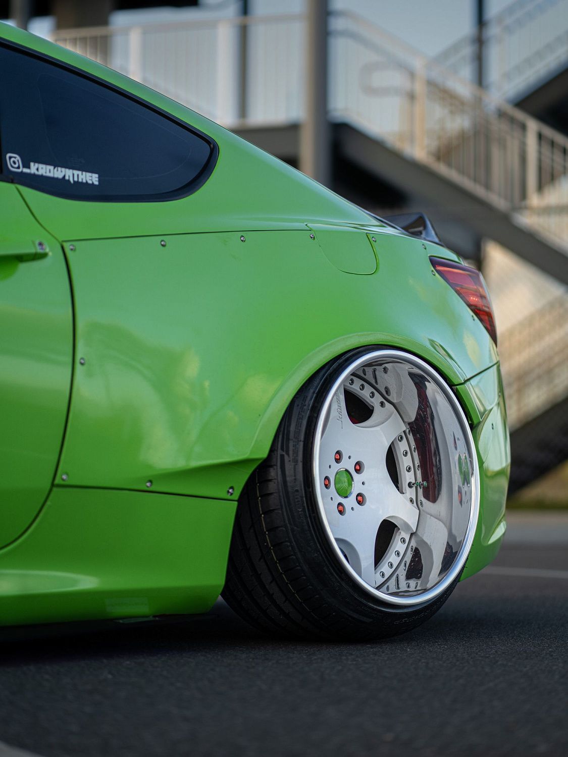 Низкий и широкий 