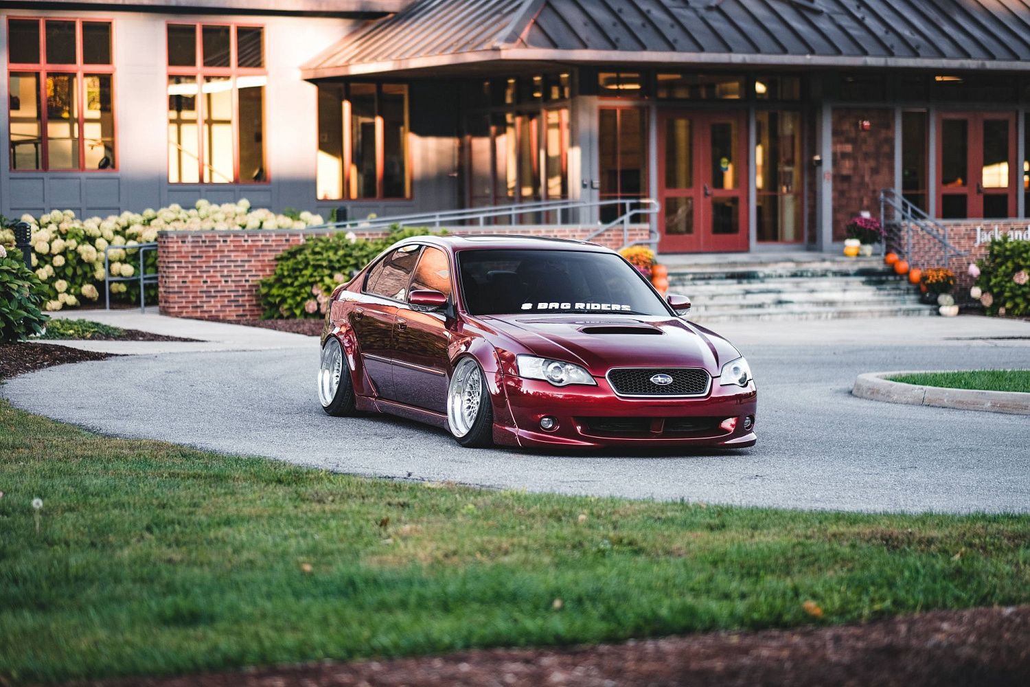 Аккуратный Subaru Legacy BL oт компании Bag Riders company из Сша