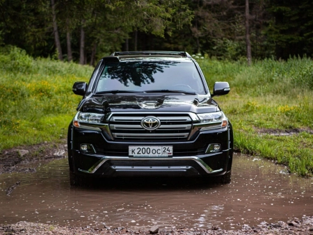 Накладка пер бампера Land Cruiser 200 15+