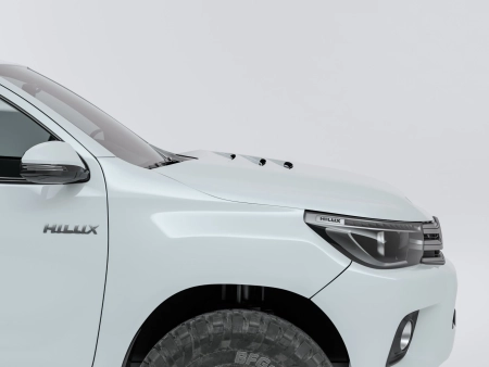 Пластиковый капот Toyota Hilux 15+