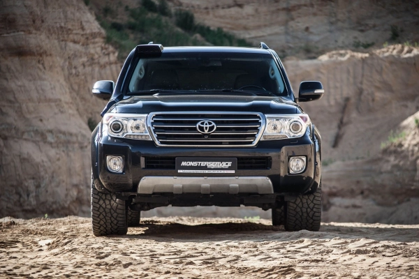 Накладка переднего бампера Land Cruiser 200 08-15